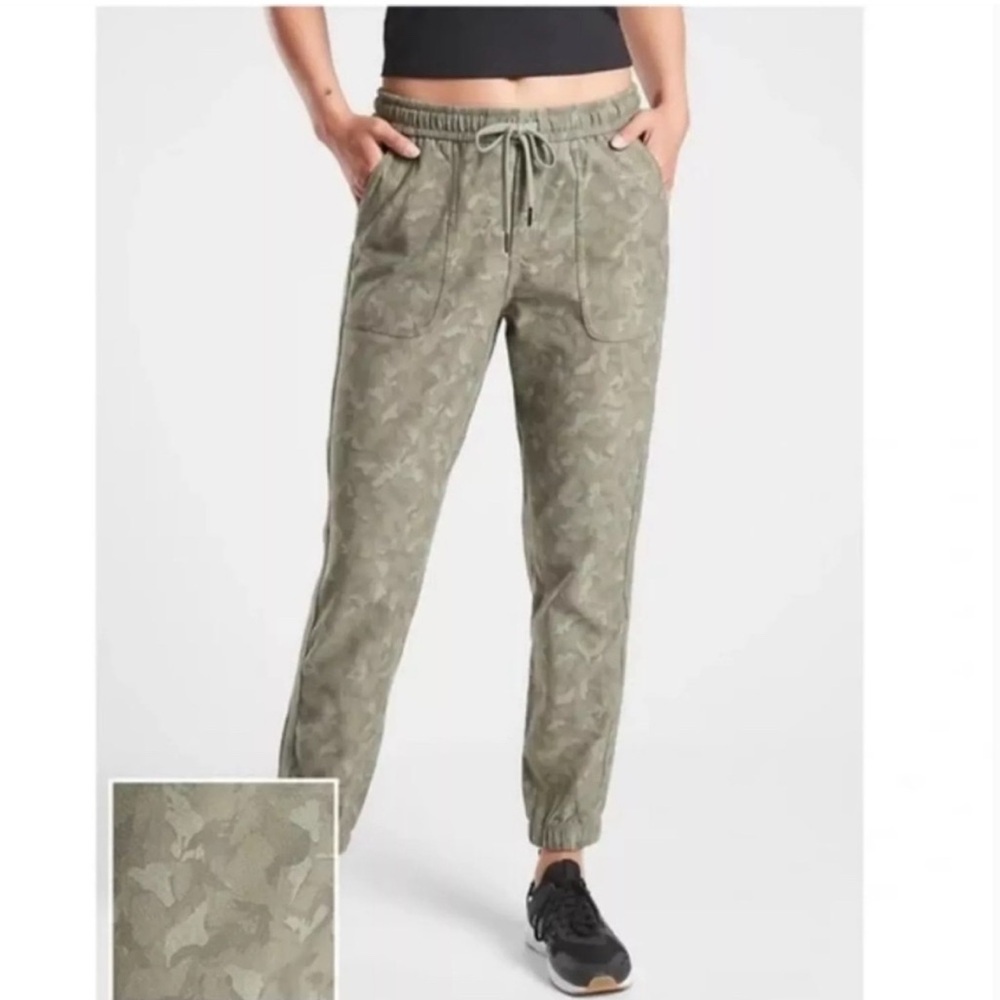 Athleta Printed Farallon Jogger Size 12 Olive Army Green Camo Print Pull On Pant - Picture 8 of 16